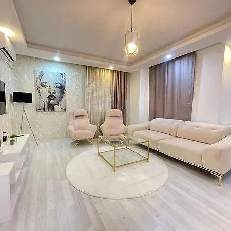New In Old Town Apartment